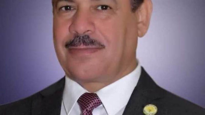 الدكتور عبد العزيز