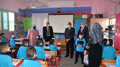 محافظ الإسماعيلية يتابع سير العملية التعليمية في أول يوم دراسي