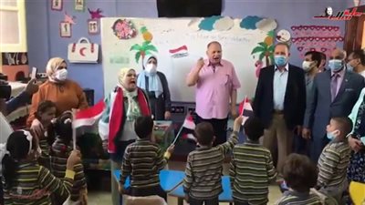 محافظ أسيوط يُغني نشيد 