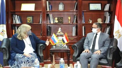 العناني يبحث مع سفيرة سلوڤينيا دفع مزيد من الحركة السياحية الوافدة لمصر