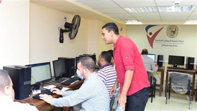 جامعة سوهاج تواصل سلسلة دوراتها التدريبية في الحاسب الآلي للعاملين 