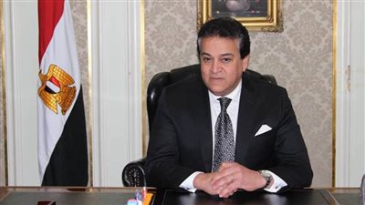 وزير التعليم العالي يستعرض تقريرًا حول شراكات جامعة بني سويف التكنولوجية