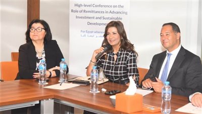 وزيرة الهجرة تشهد ورشة عمل 