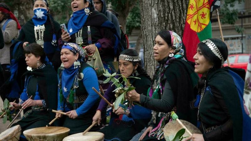 ناشطات من شعب مابوتشي