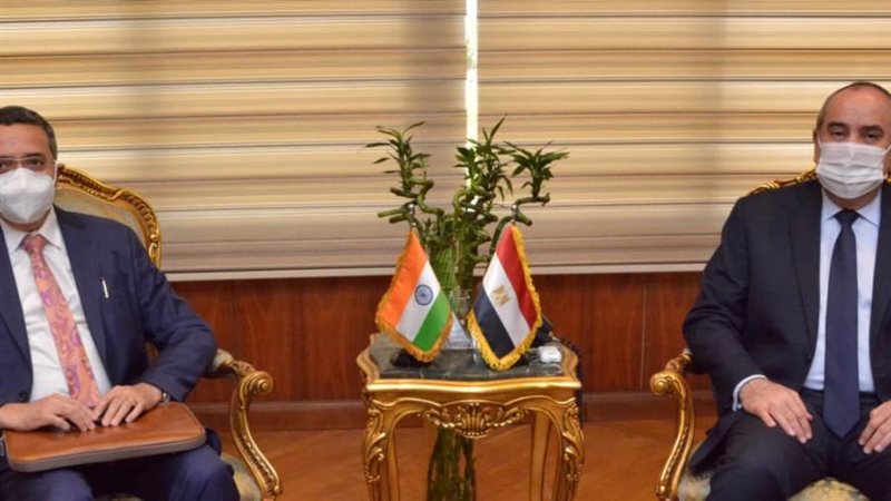 وزير الطيران خلال