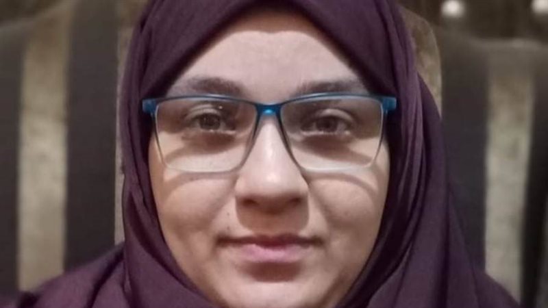 المصممة بوسى مباشر