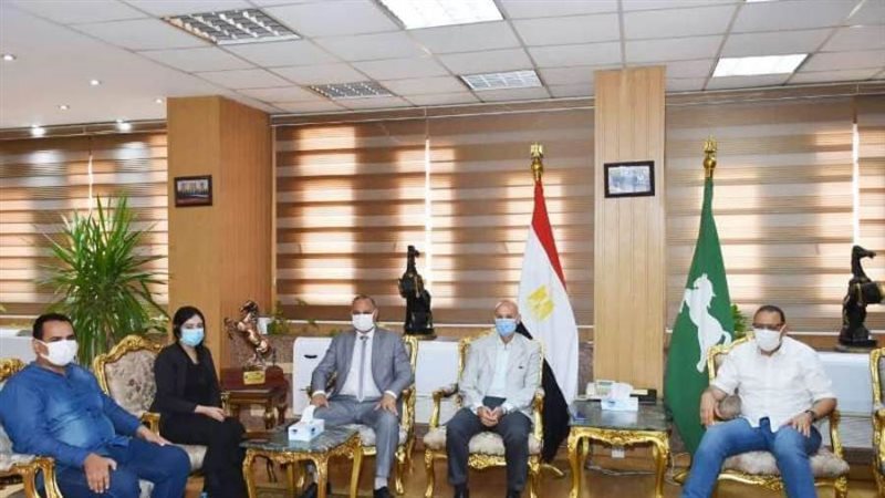 محافظ الشرقية يستقبل