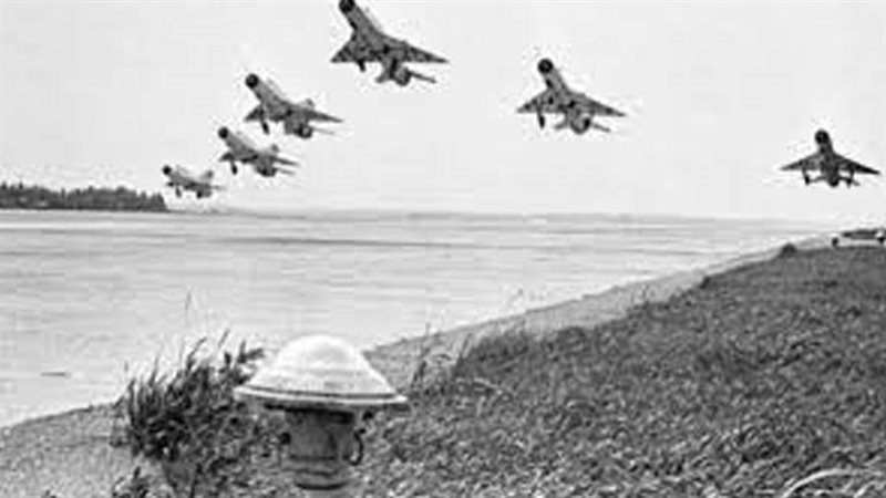 هجوم جوي على أم مرجم