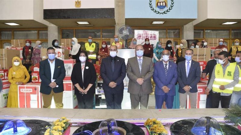 محافظ أسيوط خلال