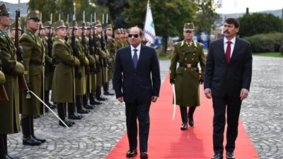 شاهد.. مراسم استقبال الرئيس السيسى في مقر القصر الرئاسي ببودابست