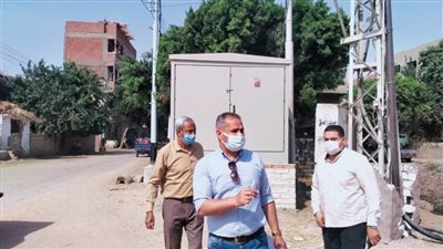 نائب محافظ أسيوط يتابع أعمال الكهرباء ووصول الأكشاك وأعمدة الإنارة