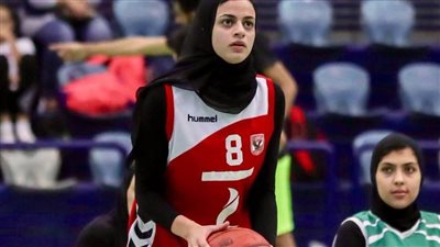 كليوبترا السلة تتعرض للرباط الصليبي