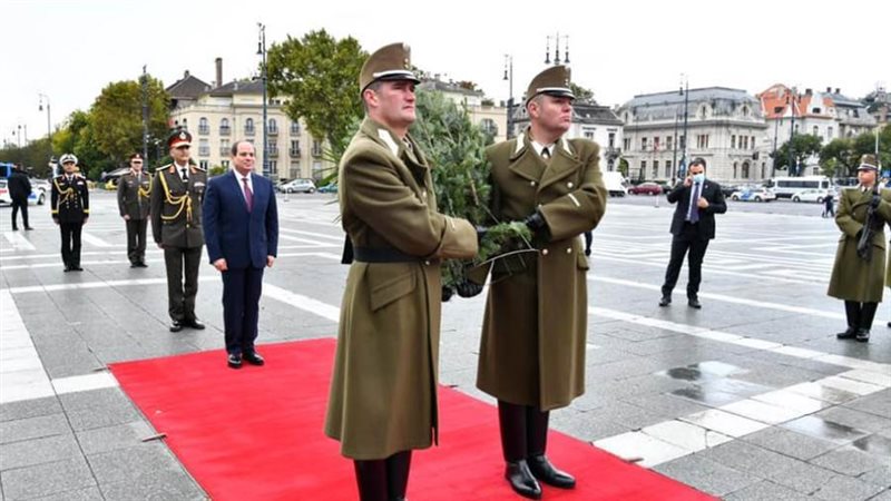 الرئيس السيسي يضع