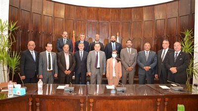 رئيس جامعة الإسكندرية يستقبل وفدا من مجلس الشيوخ