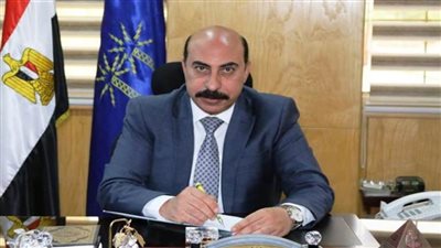 محافظ أسوان يوجه بالالتزام بالبرنامج الزمنى لمشروعات حياة كريمة