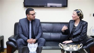 وزيرة البيئة تبحث مع المغامر المصري 
