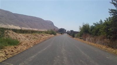 رصف الطريق الدائري لقرية النواورة بالبداري بطول 11 كم