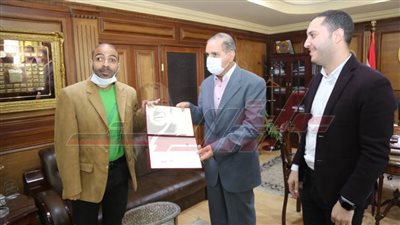 محافظ كفر الشيخ ونائبه يكرمان 