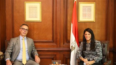 وزيرة التعاون الدولي توجه الشكر  للسفير السويسري «بول جارنييه» بمناسبة انتهاء فترة عمله بمصر
