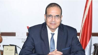 أنشطة مركز نور البصيرة على طاولة القائم بعمل رئيس جامعة سوهاج  