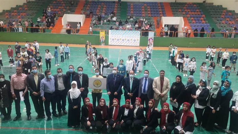 نخبه من اساتذة وطلبة