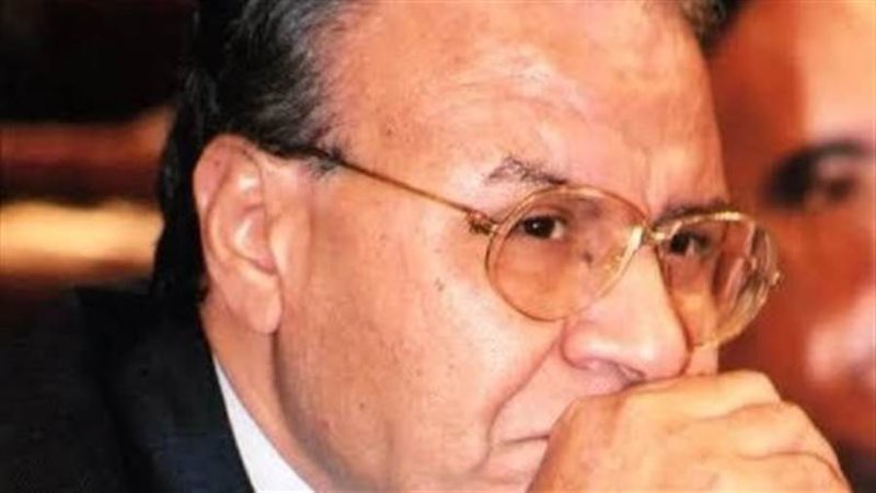 الكاتب الدكتور فوزي