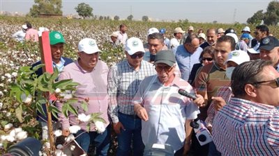 محافظ كفر الشيخ يشيد بمركز البحوث الزراعية في استنباط أصناف جديدة