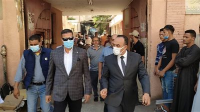 نائب محافظ المنيا يتابع حالة المصابين في حادث انقلاب سيارة بالصحراوي الشرقي