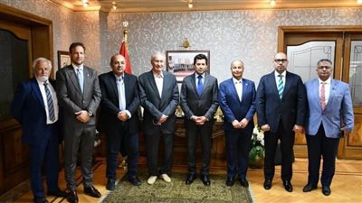 وزير الرياضة يلتقي رئيسي الاتحادين الدولي والمصري للسباحة