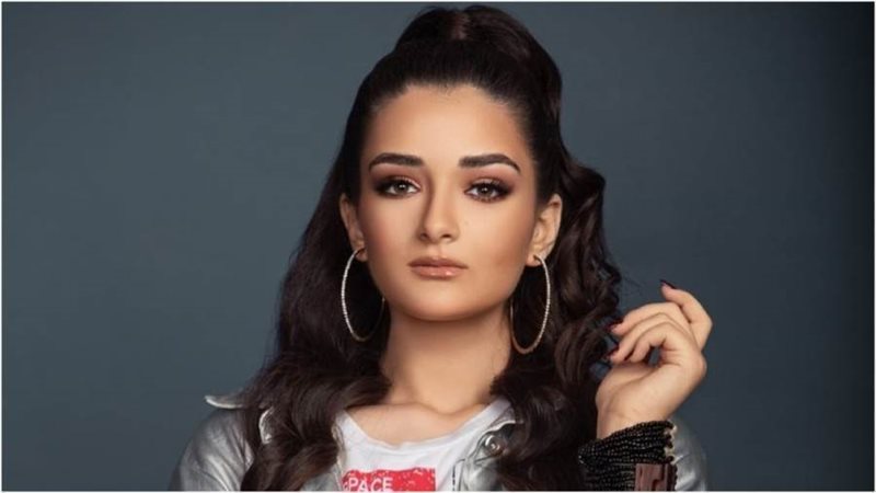 الممثلة الشابة ملك