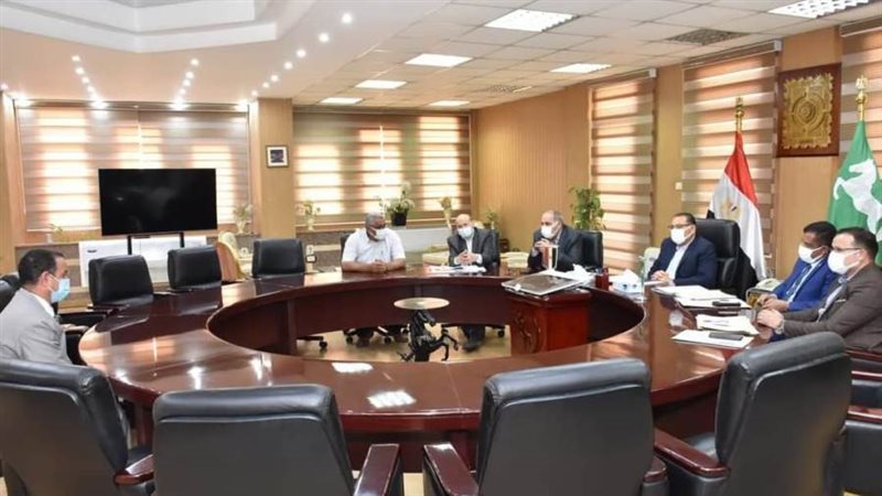 محافظ الشرقية خلال