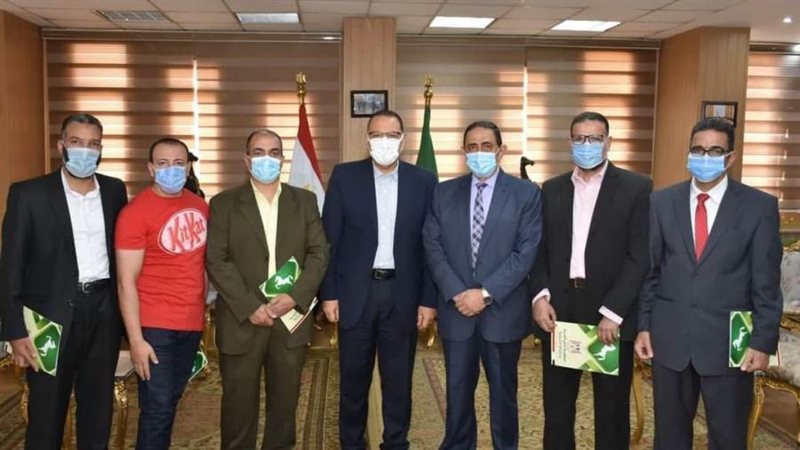 محافظ الشرقية يكرم