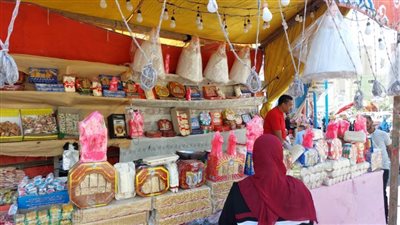 قرى البحيرة تحتفل بالمولد النبوي الشريف.. انتشار شوادر بيع الحلوى والعرائس الأكثر مبيعا