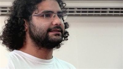 تأجيل محاكمة علاء عبد الفتاح وآخرين في اتهامهم بإذاعة ونشر بيانات كاذبة