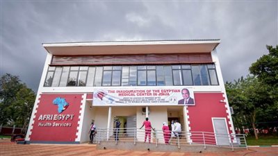 هيئة الدواء المصرية تفتتح مركزا دوائيا مصريا بأوغندا