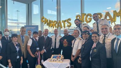 بالصور احتفاء مصر للطيران بالبطل بيج رامي على طائراتها خلال عودته لمصر