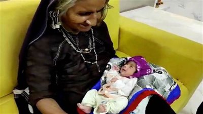 عاجل| امرأة تنجب أول مولود لها بعمر الـ70 وسط ذهول الأطباء (صور)