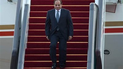 الرئيس السيسي يعود إلى أرض الوطن بعد المشاركة في قمة أثينا الثلاثية