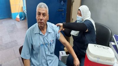 مترو الأنفاق: تسجيل وتطعيم ١٨٩٩ موظفًا بالمترو ضد فيروس كورونا 