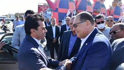  وزير الرياضة يعطي شارة بدء انطلاق فعاليات ماراثون المشي والدراجات