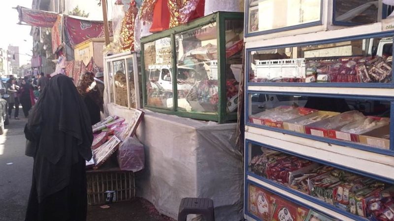 جانب من شوادر بيع