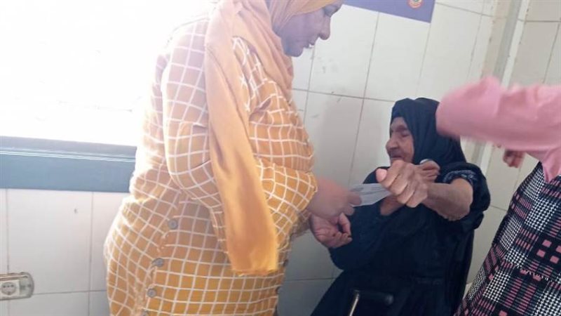 المواطنين يتلقون