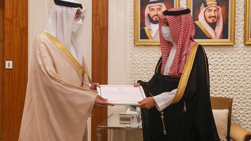 خادم الحرمين يتسلم