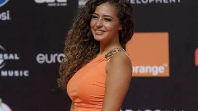 على سجادة مهرجان الجونة.. ندى أكرم ترتدي فستانا صممته منذ 9 سنوات 