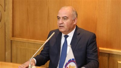 محافظ قنا: نوفر الدعم للتوسع في انتاج التحف والإكسسوارات