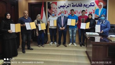 وكيل الصحة بالدقهلية يكرم أسر شهداء الجيش الأبيض