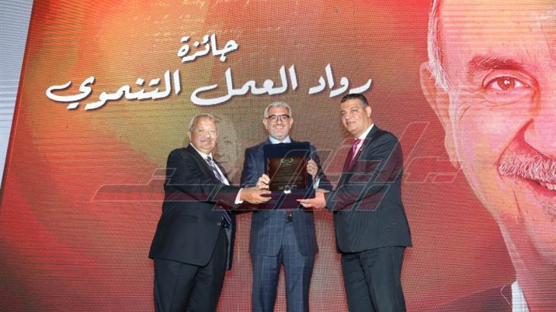 تسليم الجوائز