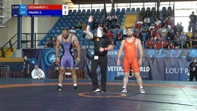 صالح عمارة يتوج بفضية بطولة العالم لرواد المصارعة