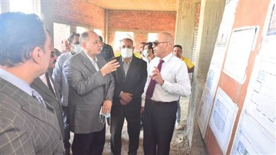 محافظ أسيوط يتفقد أعمال إنشاء مجمعي الخدمات الحكومية والزراعية بقرية الكودية 