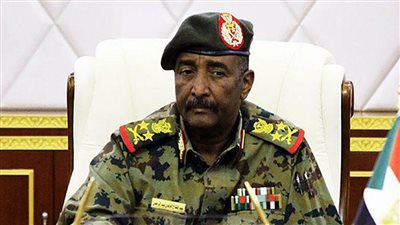 البرهان يتلقى دعوة من ماكرون للمشاركة في مؤتمر باريس حول ليبيا